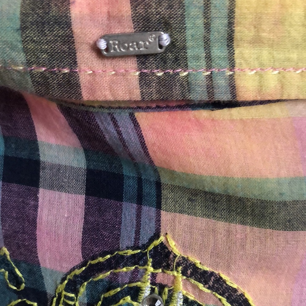 Roar Aquarius Western-Style Button Down - Picture 4 of 11